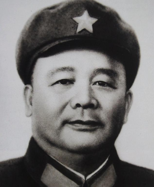 1969年，毛泽东看过呈上来的九大出席代表名单后，发现有一人的名字赫然在列，皱了