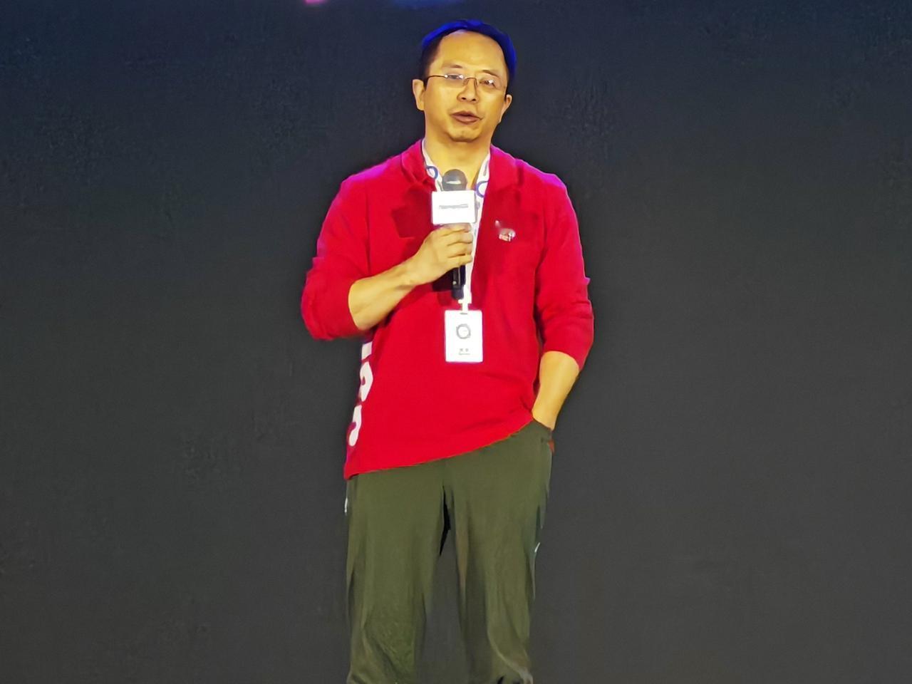 老周说了他关心的三点。

1.鸿蒙是全自主代码，不是Linux/Unix改的，很