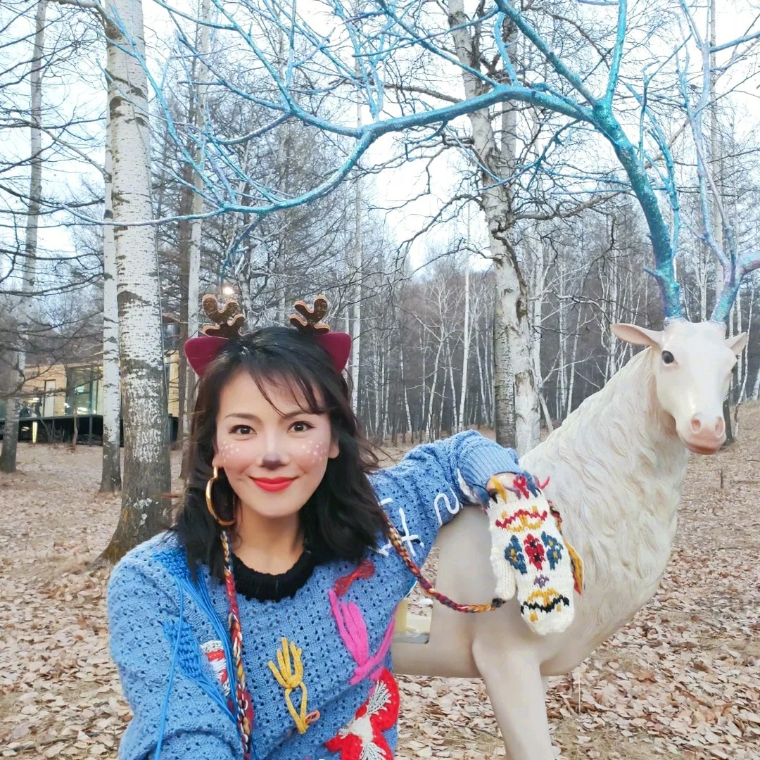 刘涛老公王珂微博晒出刘涛的一组照片 这个小鹿妆真的太可爱了 看亲爱的客...