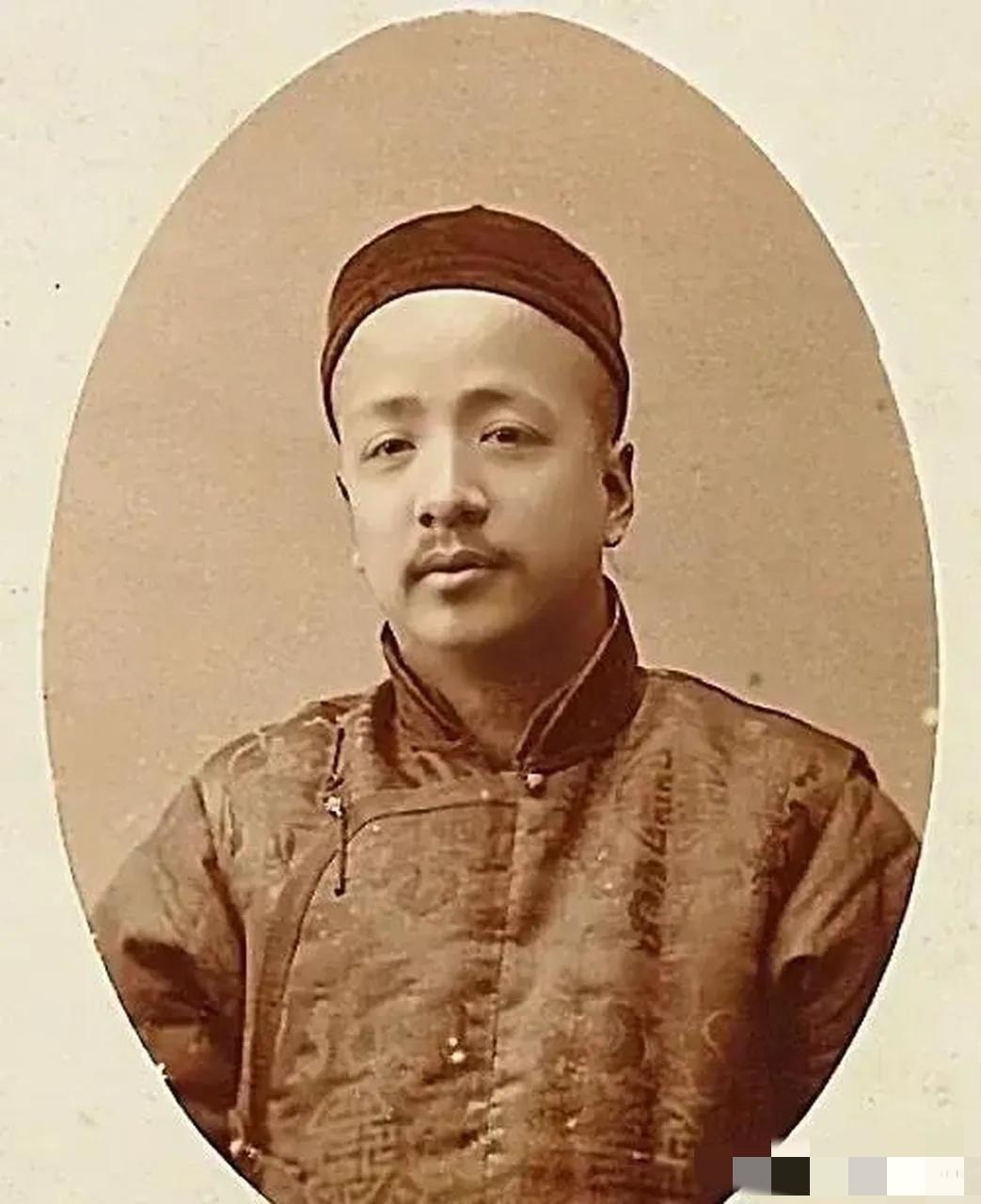 1903年，那个敢把清廷卖国黑幕捅到全世界的记者，被活活打了4小时，骨头碎成渣却