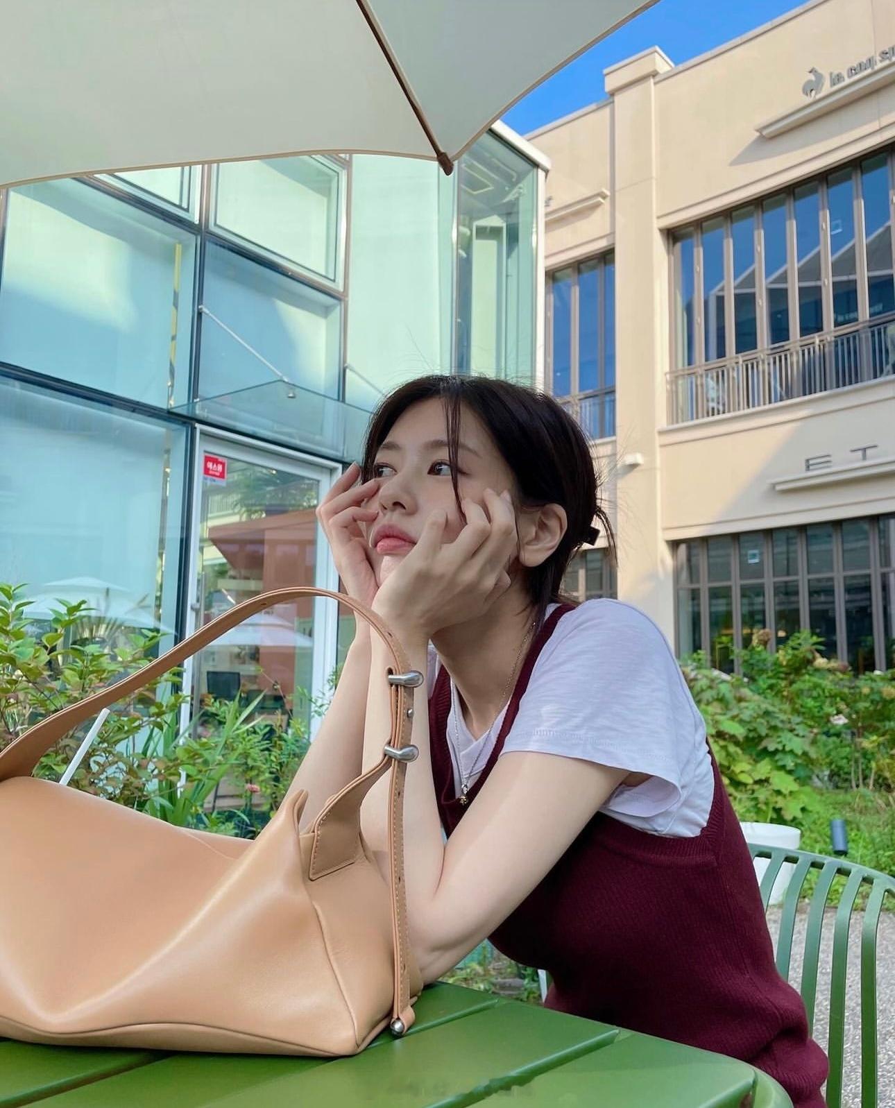 #郑素敏# 郑素敏和妈妈一起的约会说好不容易有时间可以和妈妈一起出门了 ​​​