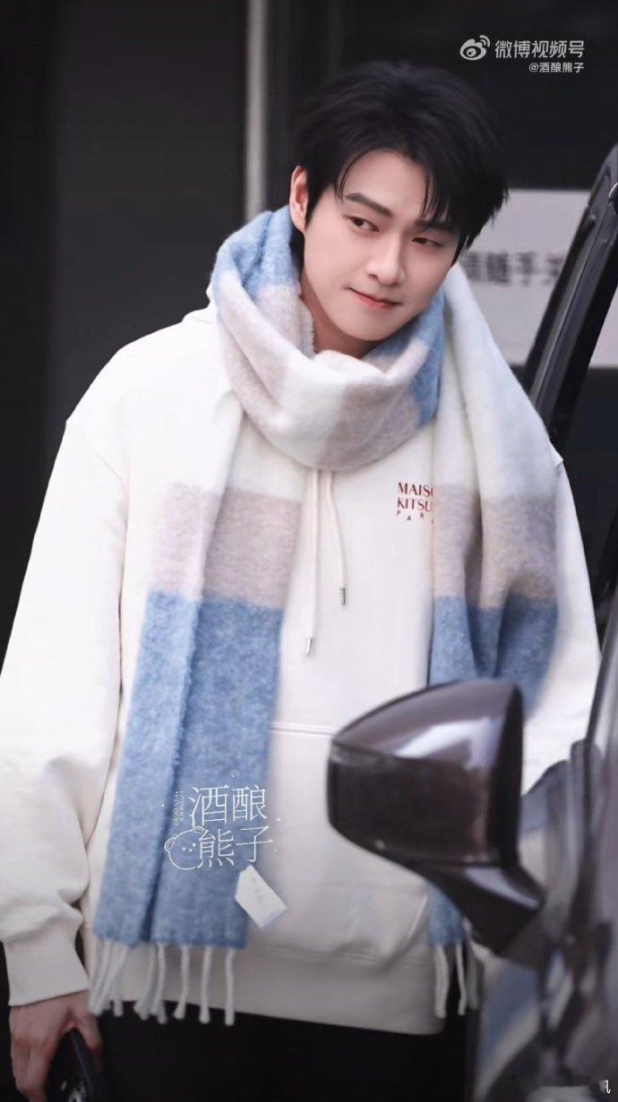 魏大勋你好星期六上班 魏大勋解锁新行程，录制现场欢乐不断，笑点密度直接拉满～你好