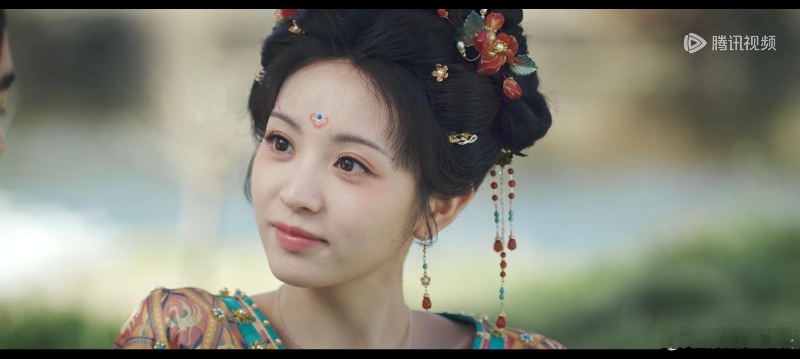 美貌有，台词可田曦薇我也就六七分美貌 ​​​