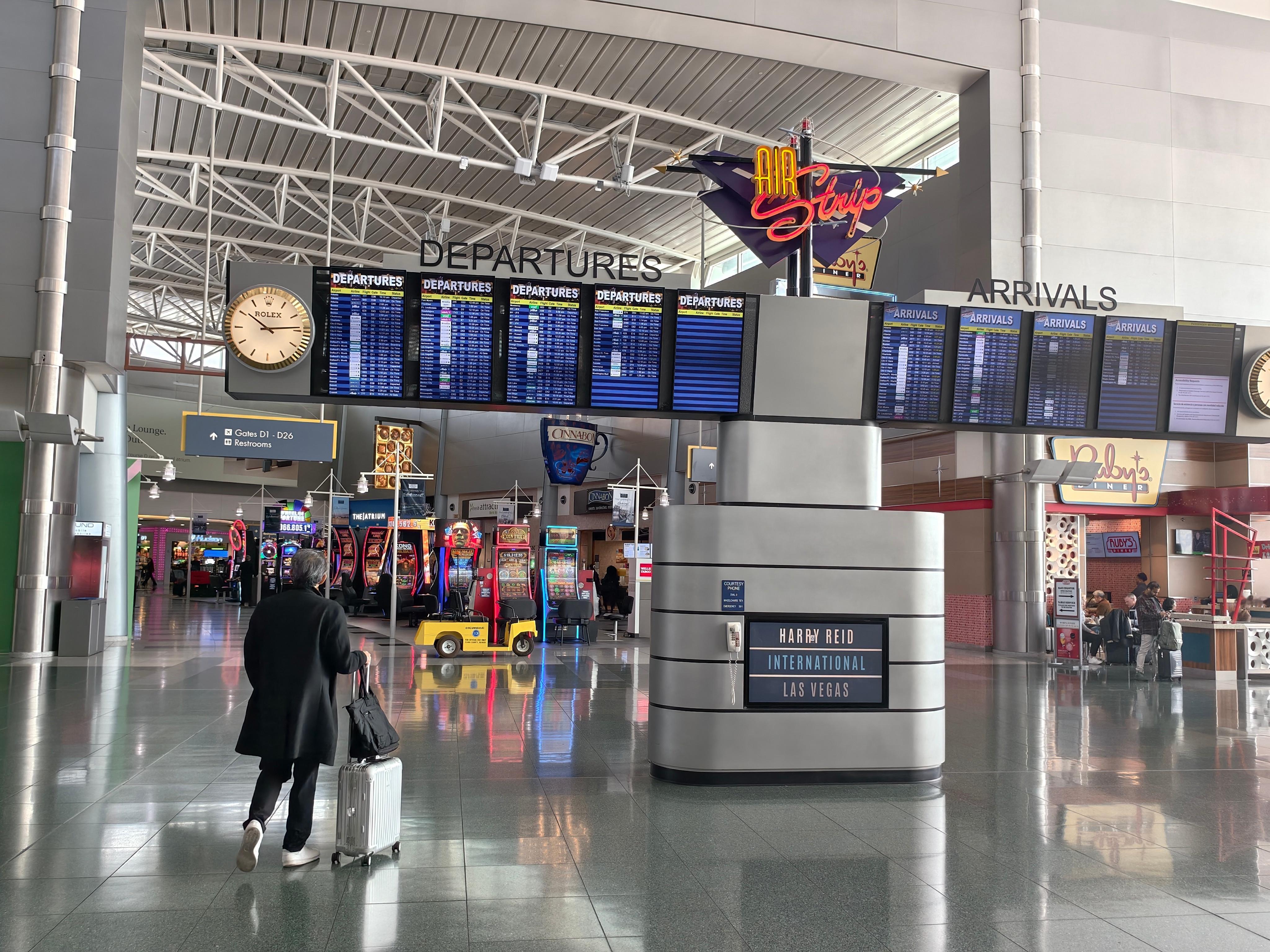 世界上任意其他机场：我们有咖啡店快餐店书店礼品店，助您小憩一把登机。拉斯维加斯机