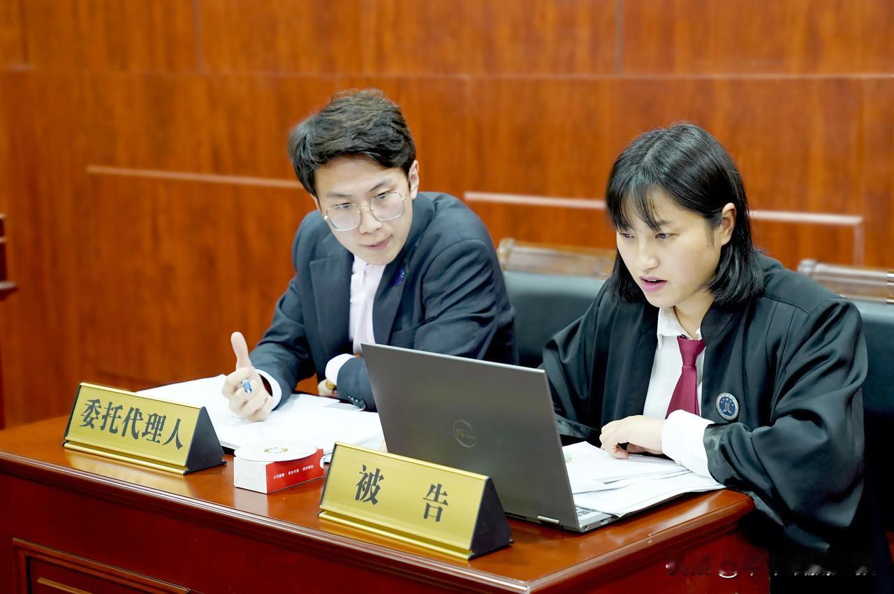 以前总觉得律师嘛，不就是背背法条、照本宣科？结果到了现场才发现，完全不是那么回事
