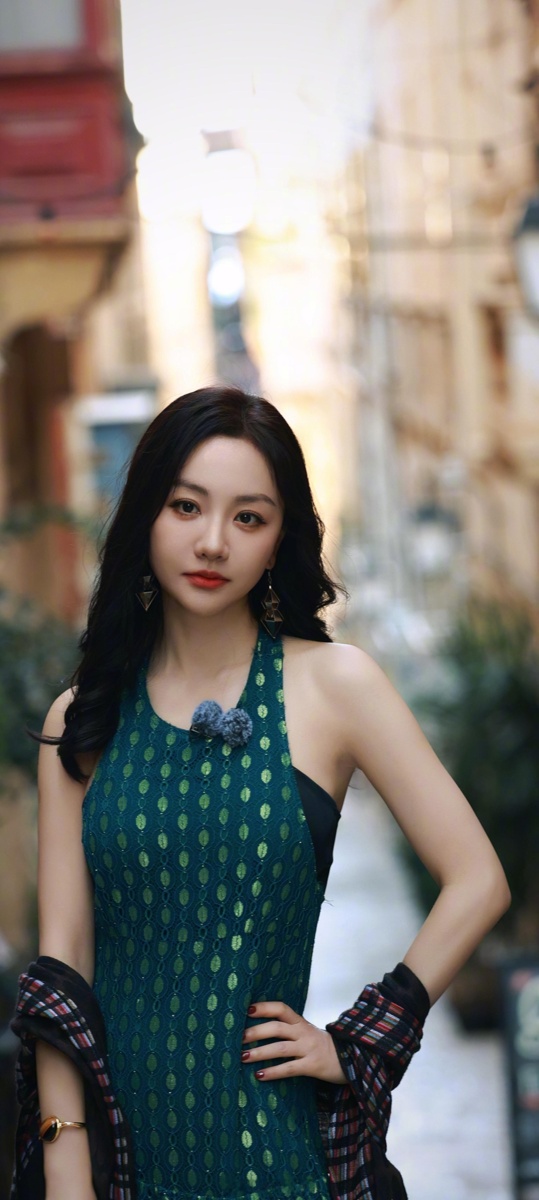 杨蓉 
