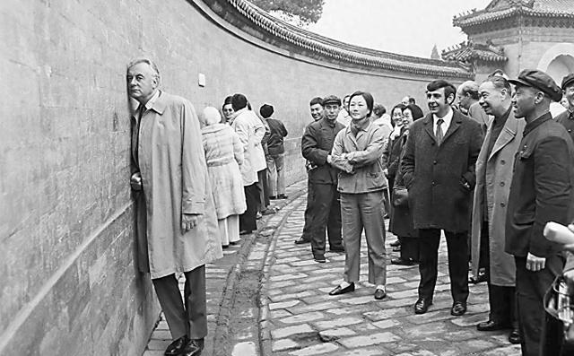 1973年，澳大利亚总理访华，对毛主席说：“澳大利亚和日本都反对中国进行核试验！