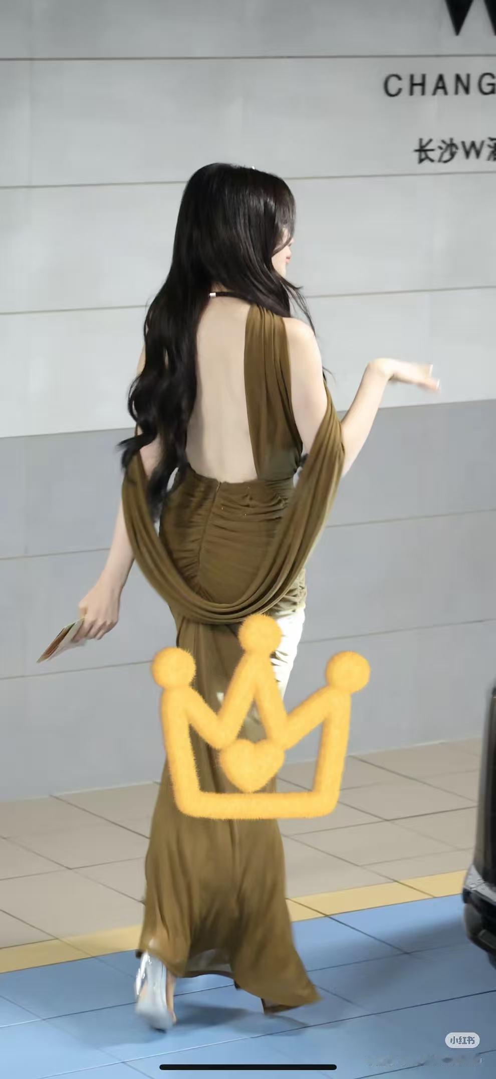 迷人[爱慕]杨超越很会走路的妈咪 [心]杨超越令人心动的offer ​​​