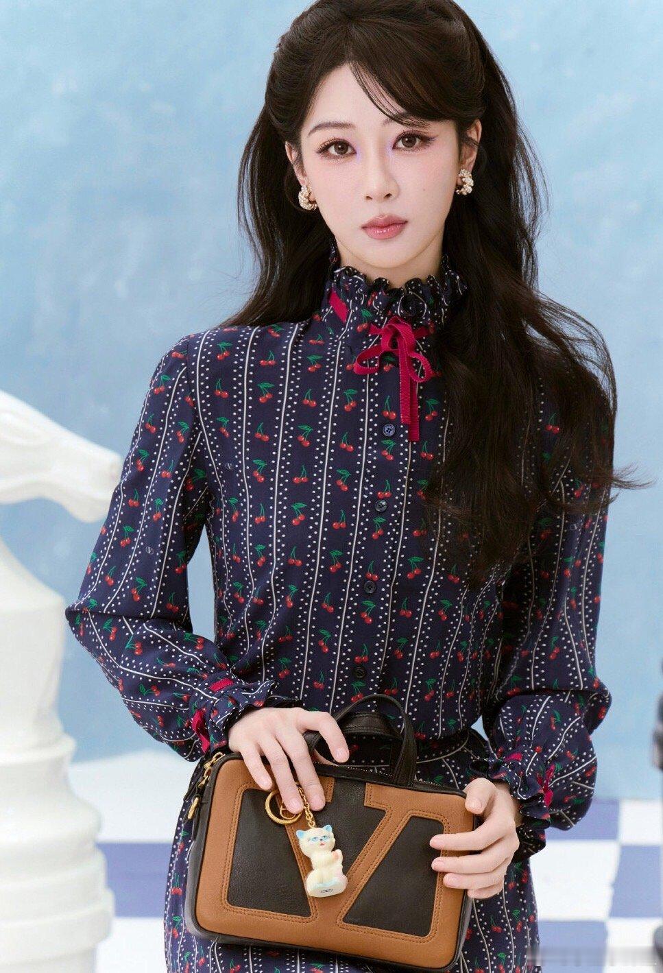 美美的杨紫勇敢的演 ​​​
