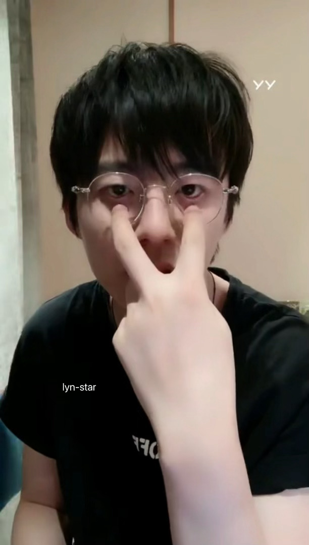 可可爱爱~宁饱饱哈哈哈哈哈哈…