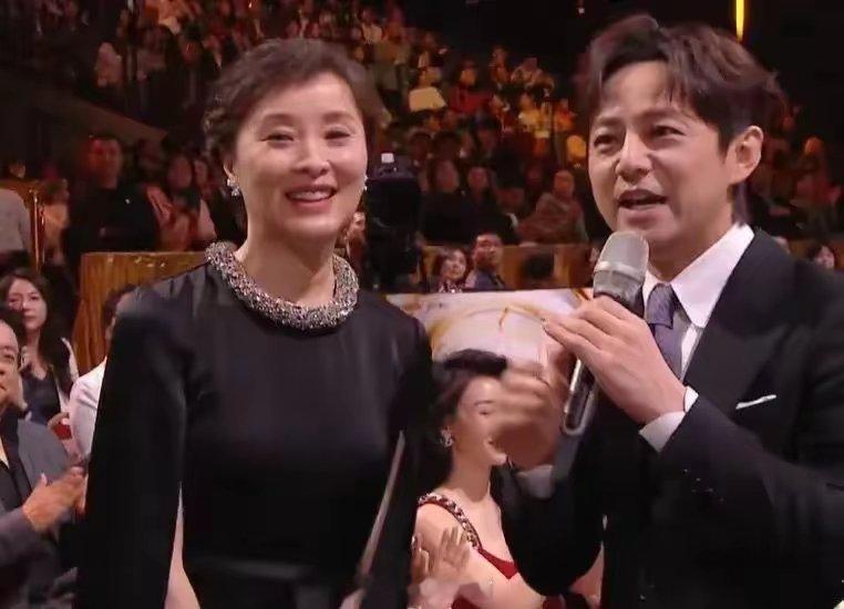 吴越出身书香门第的女演员   吴越，通透、知性、温婉、大气。听到过很多吴越的访谈