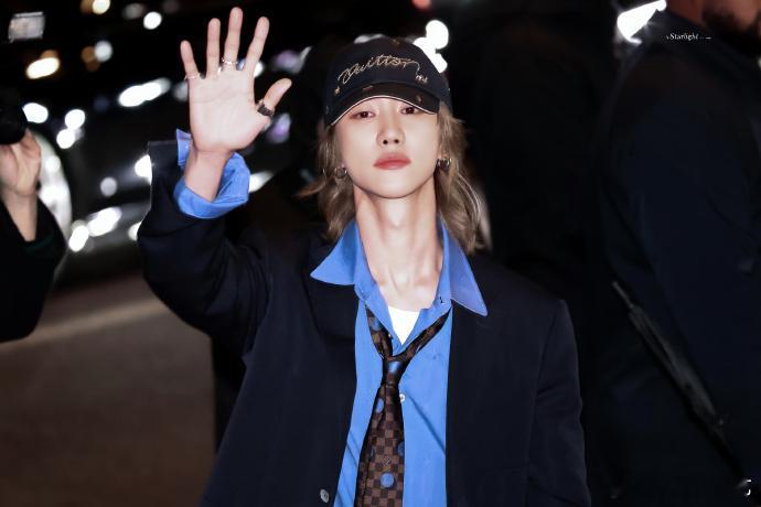 徐明浩秀场生图即神图 果然好看的大帅哥真的是拍生图的照片也是非常在线的，帅气啊，