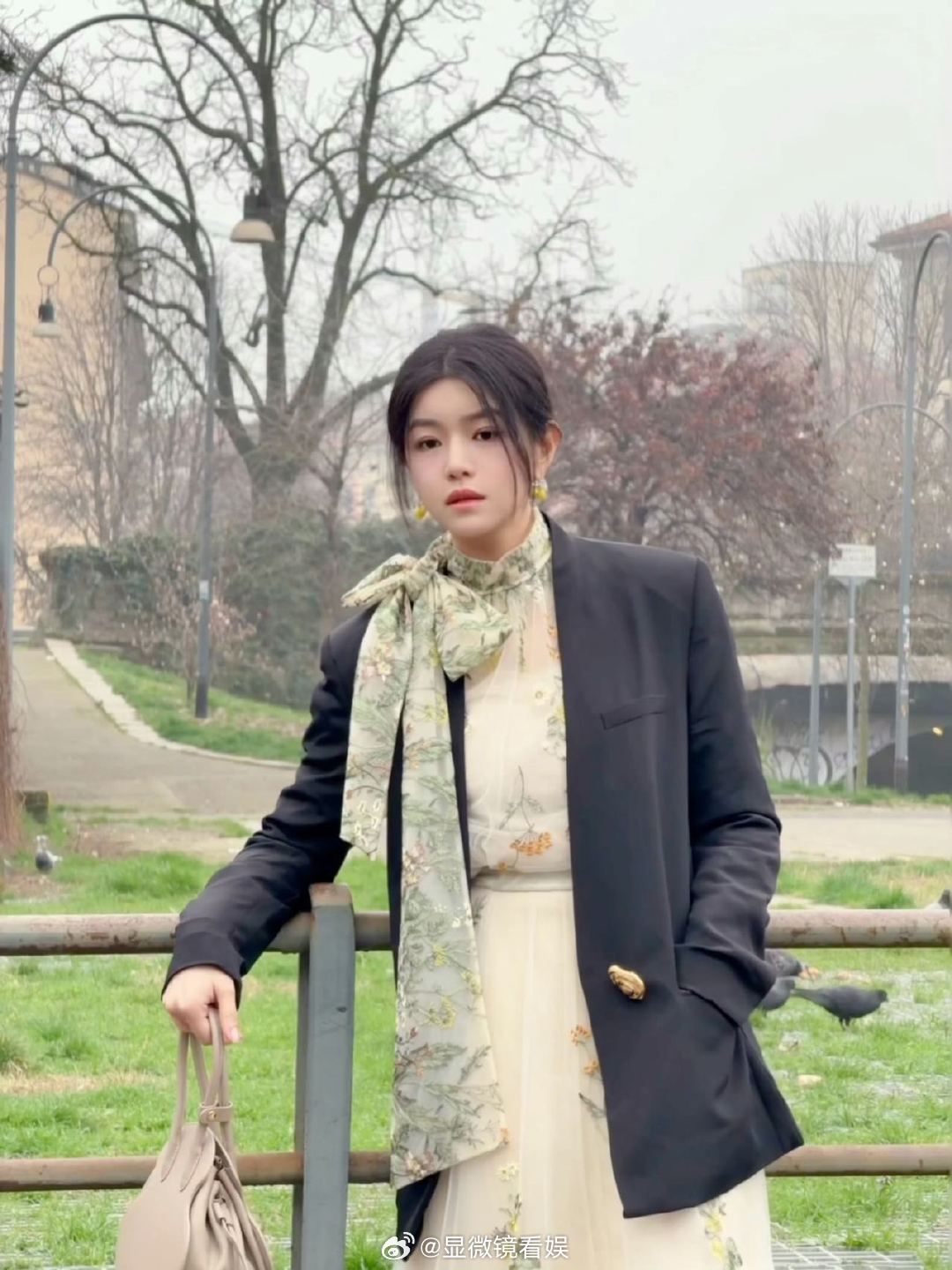 陈妍希陈小纭合照陈妍希陈小纭米兰闺蜜局 哇！陈妍希陈小纭在米兰时装周同框合体啦～