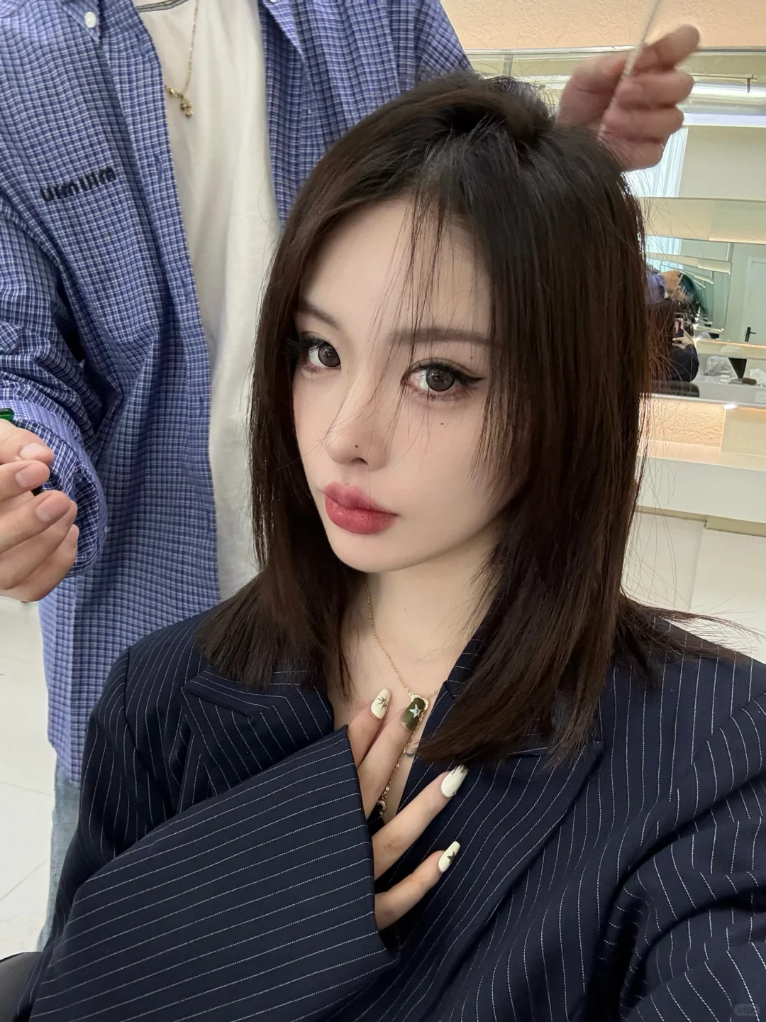 十几年没剪过这么短的头发了