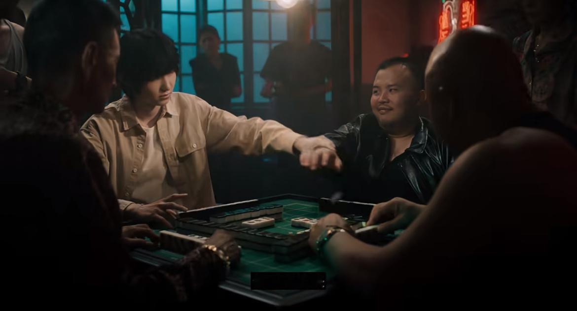 代表人物里唯一的中国人..拍的是中国的麻将元素..有人懂不