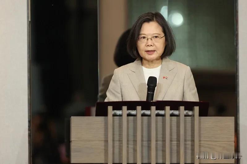 寻找蔡英文！蔡英文去哪里了？
蔡英文在5月20日卸任，以后一直没有现身。
昨天民