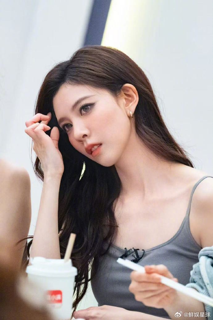 网传浪姐总决赛助阵嘉宾宋妍霏助阵孙怡团队，舞蹈实力在线，这支队伍的舞台氛围感绝对