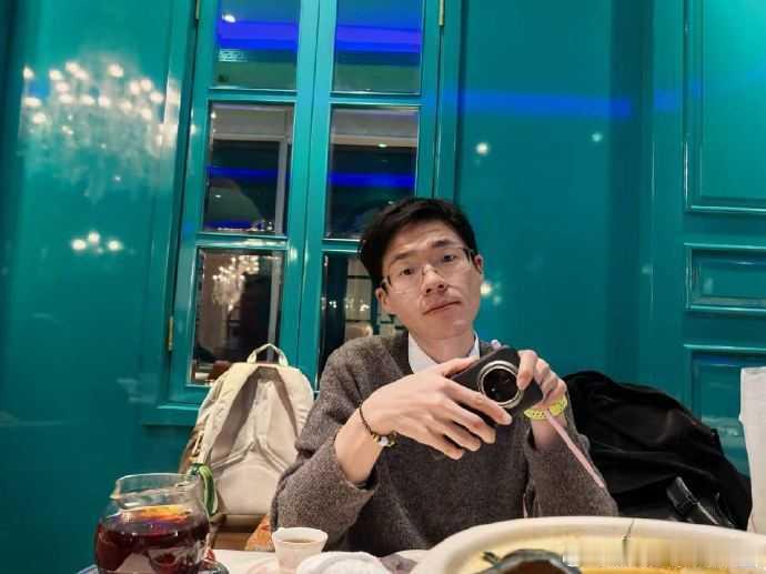 上海一幼儿园教师离世 一个大男人，天天被95%以上的女人包围，很容易被变得多愁善