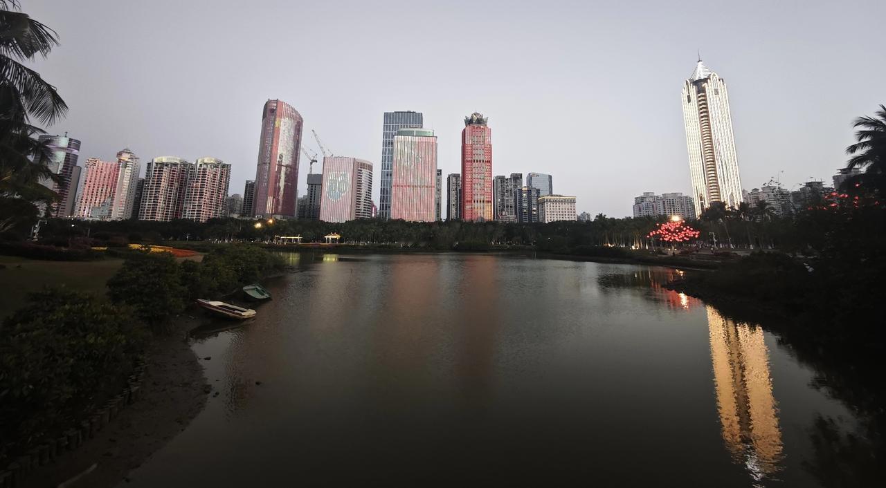 繁华落尽，夕阳西下，流光溢彩移步换形美轮美奂终是一场繁华 人间的繁华 放下了繁华