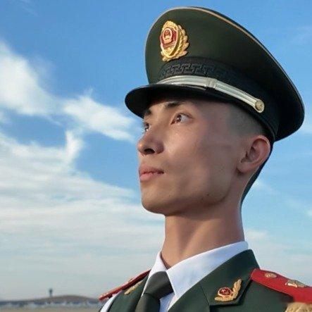 火爆全网的威严哨兵找到啦致敬这位哨兵，帅气，辛苦了，我觉得军人的气质特别吸引人。
