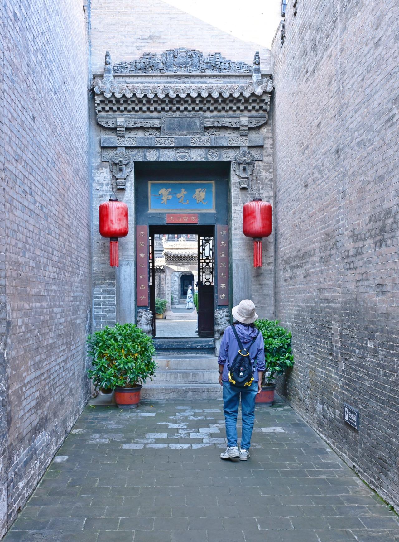 人性：只讲利，不讲理

讲道理永远争不出对错、辩不清是非，这是为什么？因为每个人