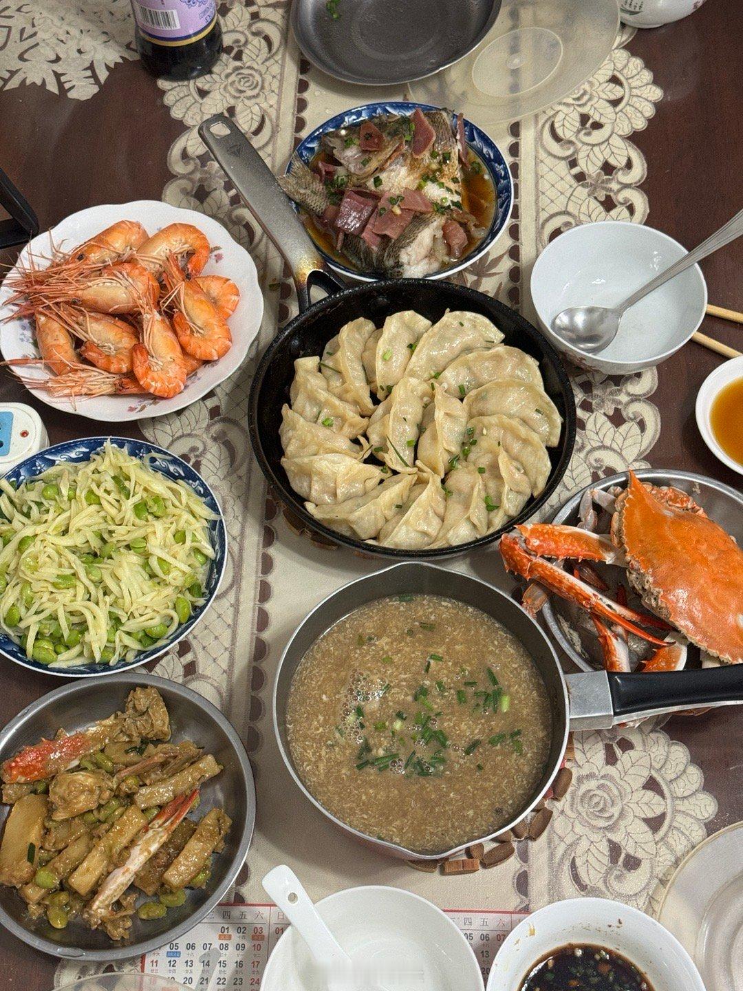 今年夏天的第一顿梭子蟹奥乐齐的五彩小番茄多了个黑布林色 