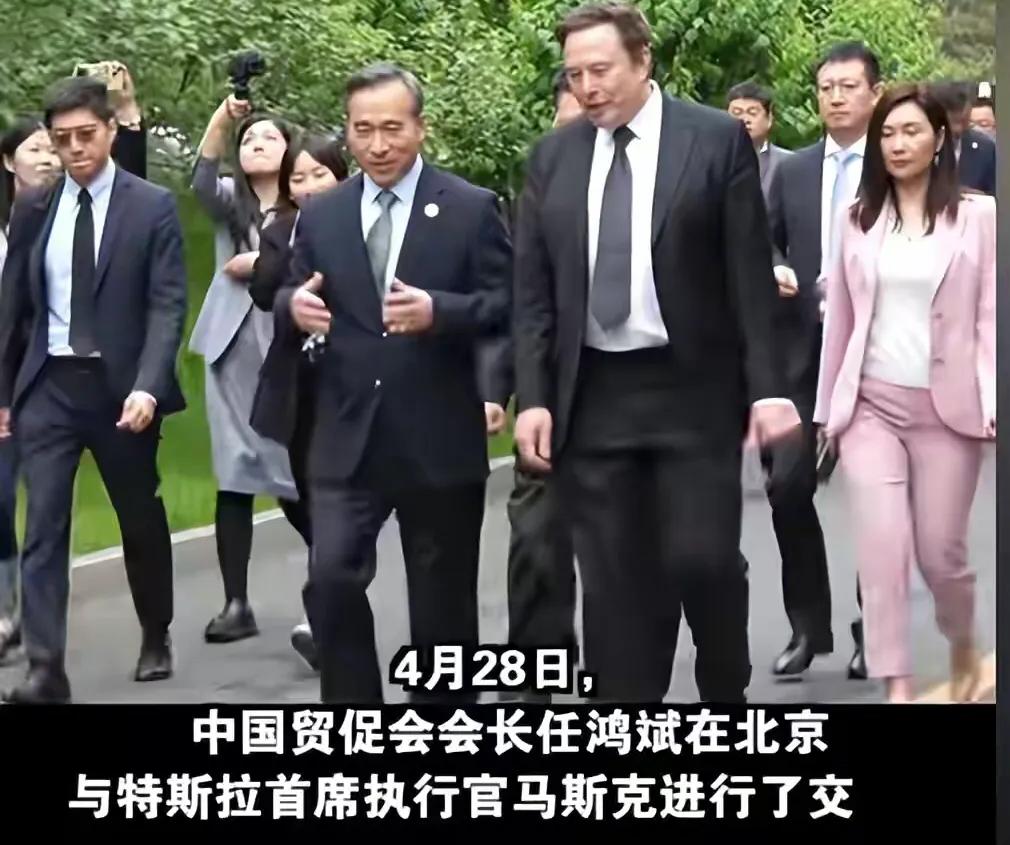 低调匆忙访华的马斯克与中国贸促会会长任鸿斌聊得火热，主要为了特斯拉的自动驾驶系统