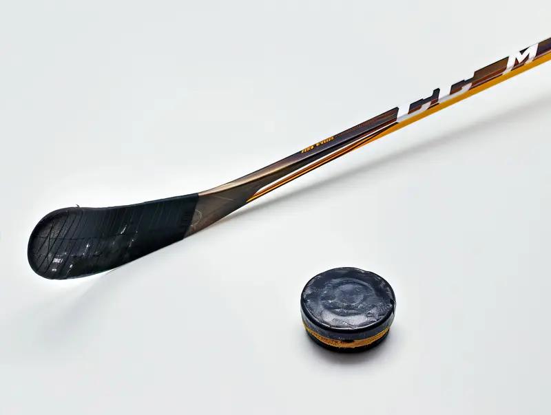 球员们在场上默契配合，进攻时如同猛虎下山，快速突破对方防线，寻找最佳的射门时机。