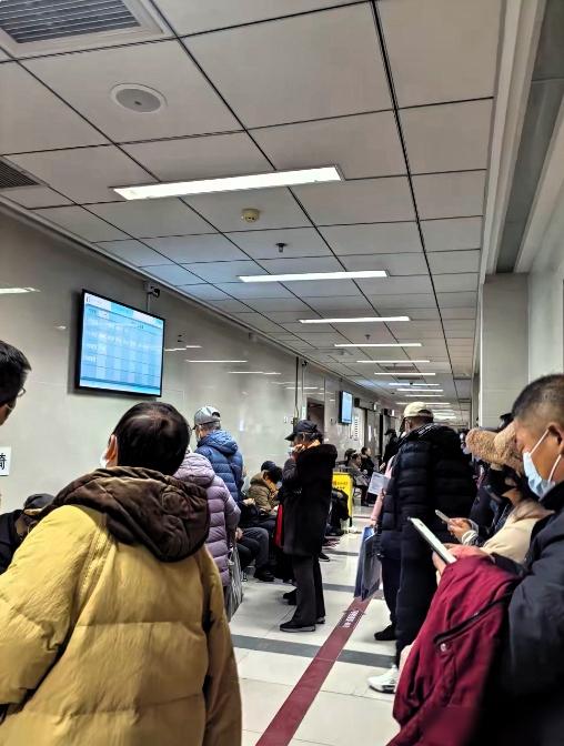 去了肿瘤医院才会明白的几个残酷事实。

去年冬天陪母亲去复查，我在肿瘤医院门口站