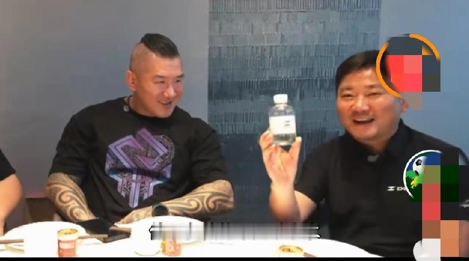 馆长见到偶像了，好开心！