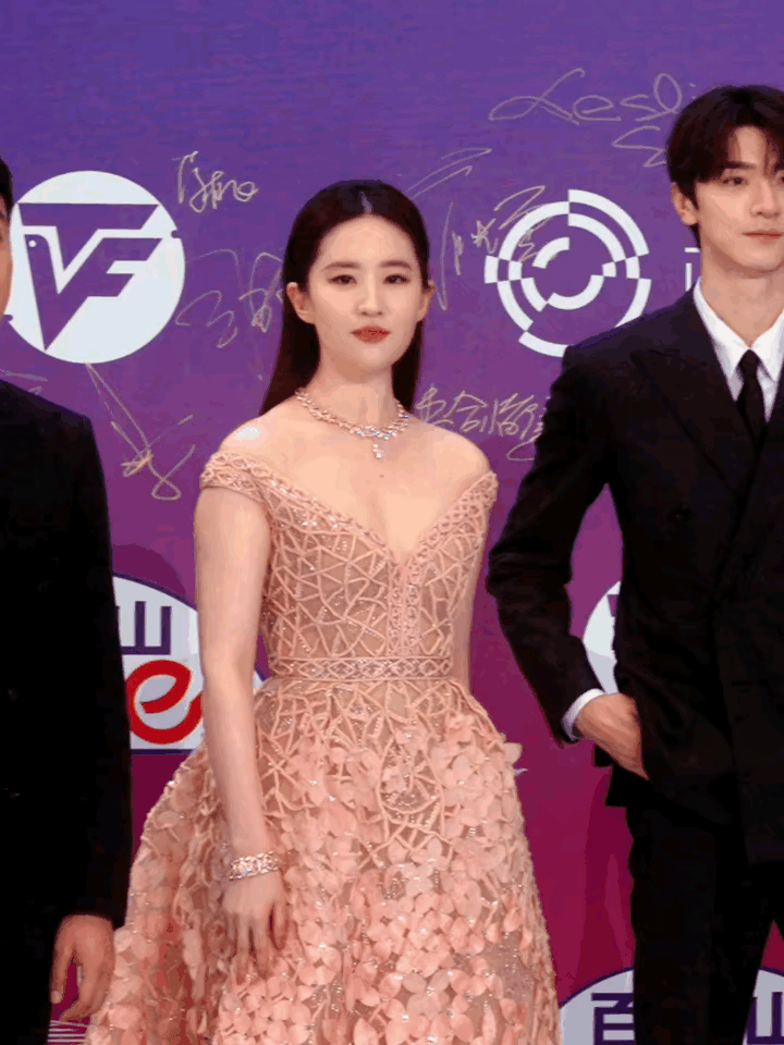 神仙姐姐这是准备演杨贵妃吗？来，刘亦菲粉丝们来看看，这次是谁黑你们姐姐，谁P图把