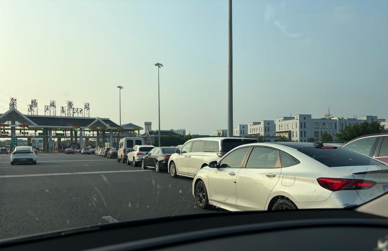 为什么大家不用ETC了

ETC方便（不用可以放手套箱，卡也可以拔掉），办理不要