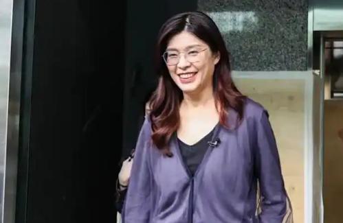 郑丽文公布第四波人事任命，朱立伦尴尬了，洪秀柱罕见喊话郑丽文
 
郑丽文上任三天