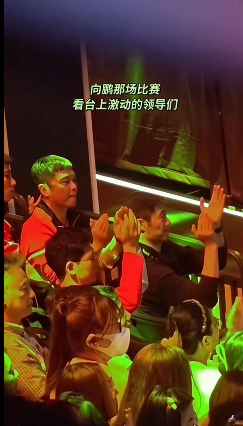 王楚钦说完“乒乓球队还是那个乒乓球队”之后，男乒全员支愣起来了  团魂燃起来了，