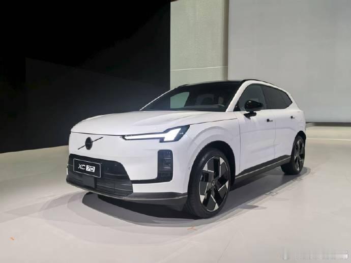 沃尔沃全新XC70预售价29.99万起 沃尔沃全新XC70基于‌SMA超级混动架