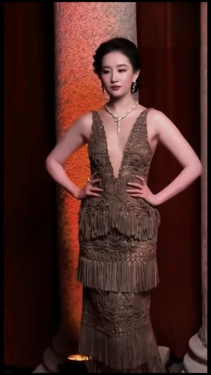 海哥娱乐。
记得点赞关注哦，我的粉丝最好看。