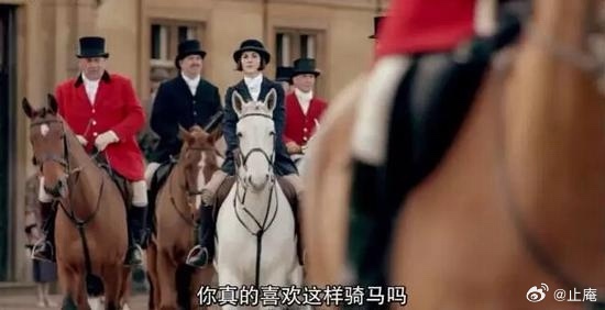 《唐顿庄园》我感兴趣的一个点：前5季（1912-1924）：玛丽骑马始终侧骑（侧