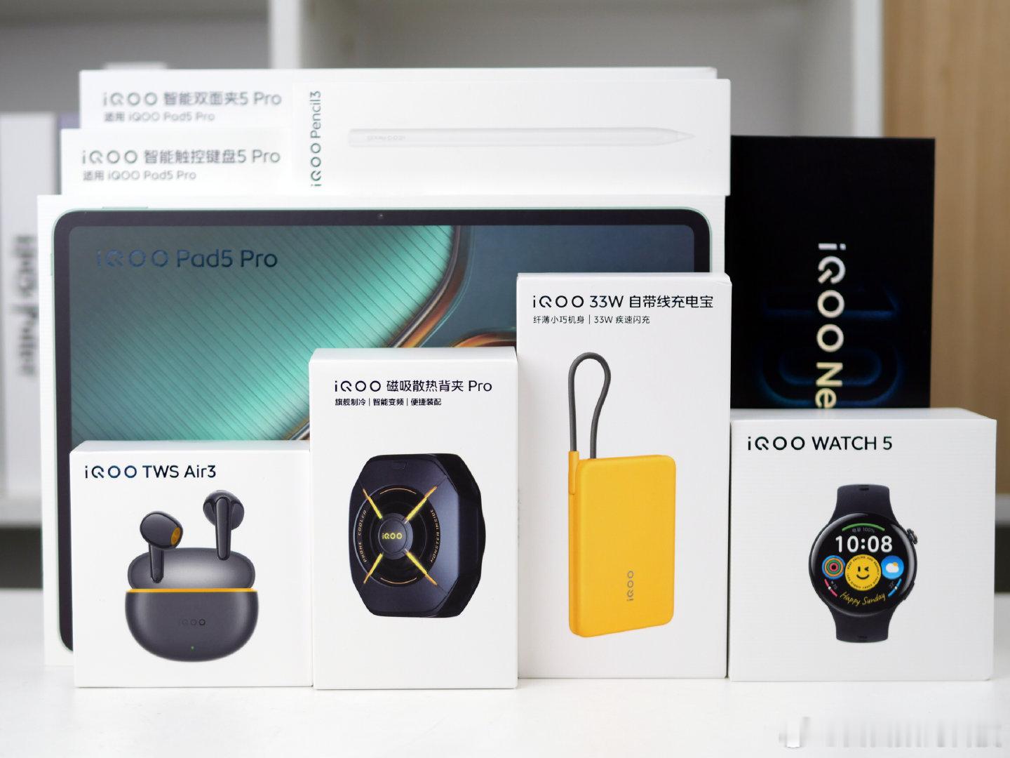 上周iQOO发布会一堆IoT产品终于有时间料理了，真的是一大箱。先是平板，它的兄