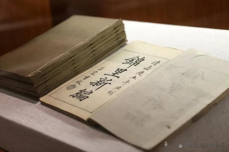 馆长挺可爱的，深圳朋友送了一点烟和酒，就感动的不得了。来大陆做生意吧，现在大陆人