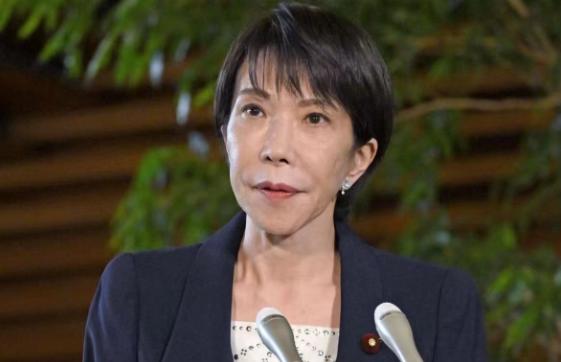 高市早苗这回玩起了 “避重就轻” 的套路，专挑看似好拿捏的对手下手，公然叫板俄罗