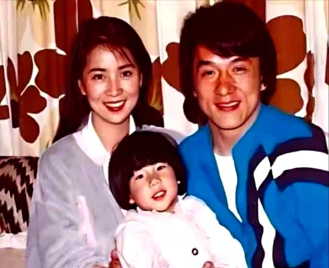 “成龙不敢离婚？”这瓜保真吗？
 

真相是：人家根本没想离。
 

82年偷偷