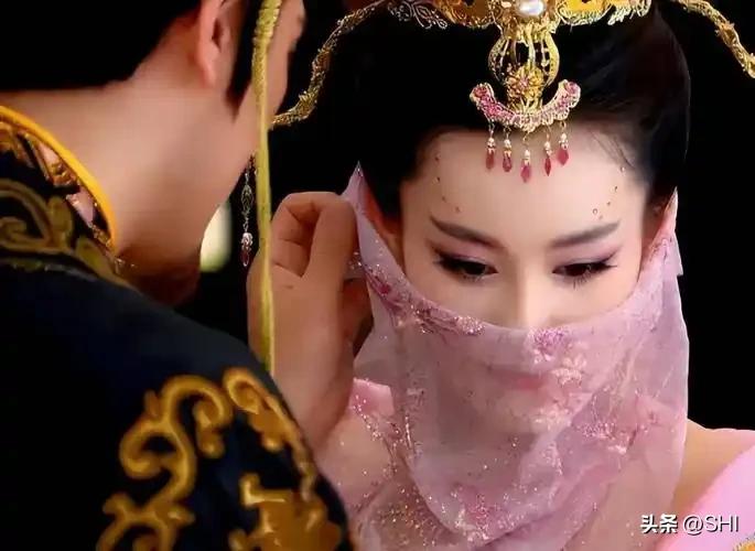 同样是戴“粉色面纱”，张馨予，王惠，谭松韵，鞠婧祎，谁美？