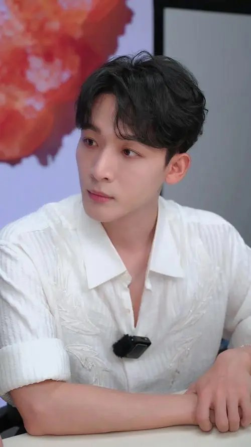 总觉得张晚意有种清澈的愚蠢 ​​​