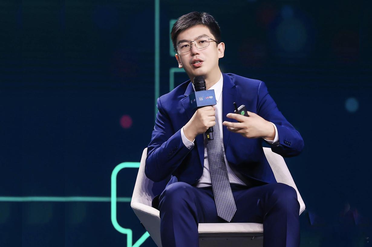 业绩的压力，以及持续的亏损，让这家龙头AI公司苦不堪言。但OpenAI在商业化上