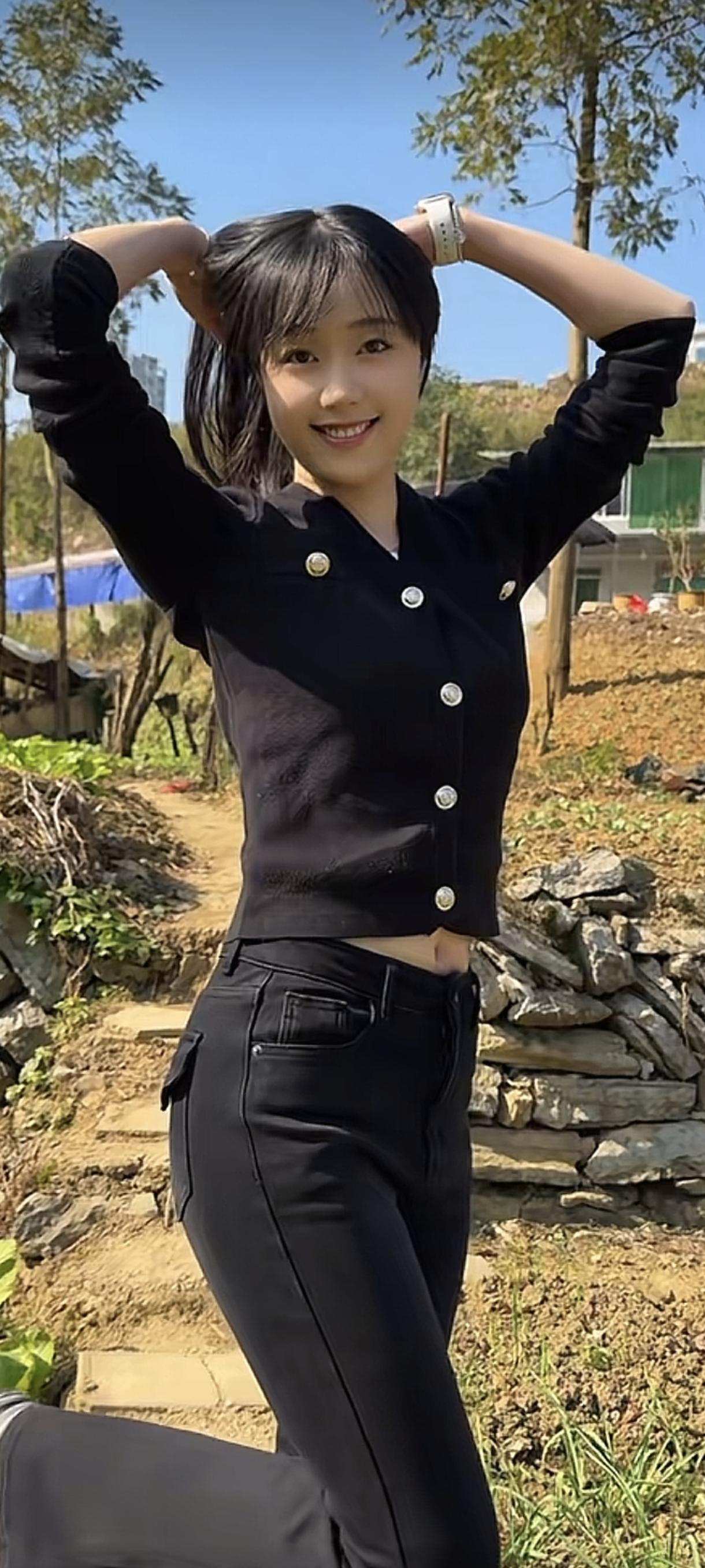 我们农村的山卡卡，有山有水风景优美，有喜欢的来这里玩[握手]