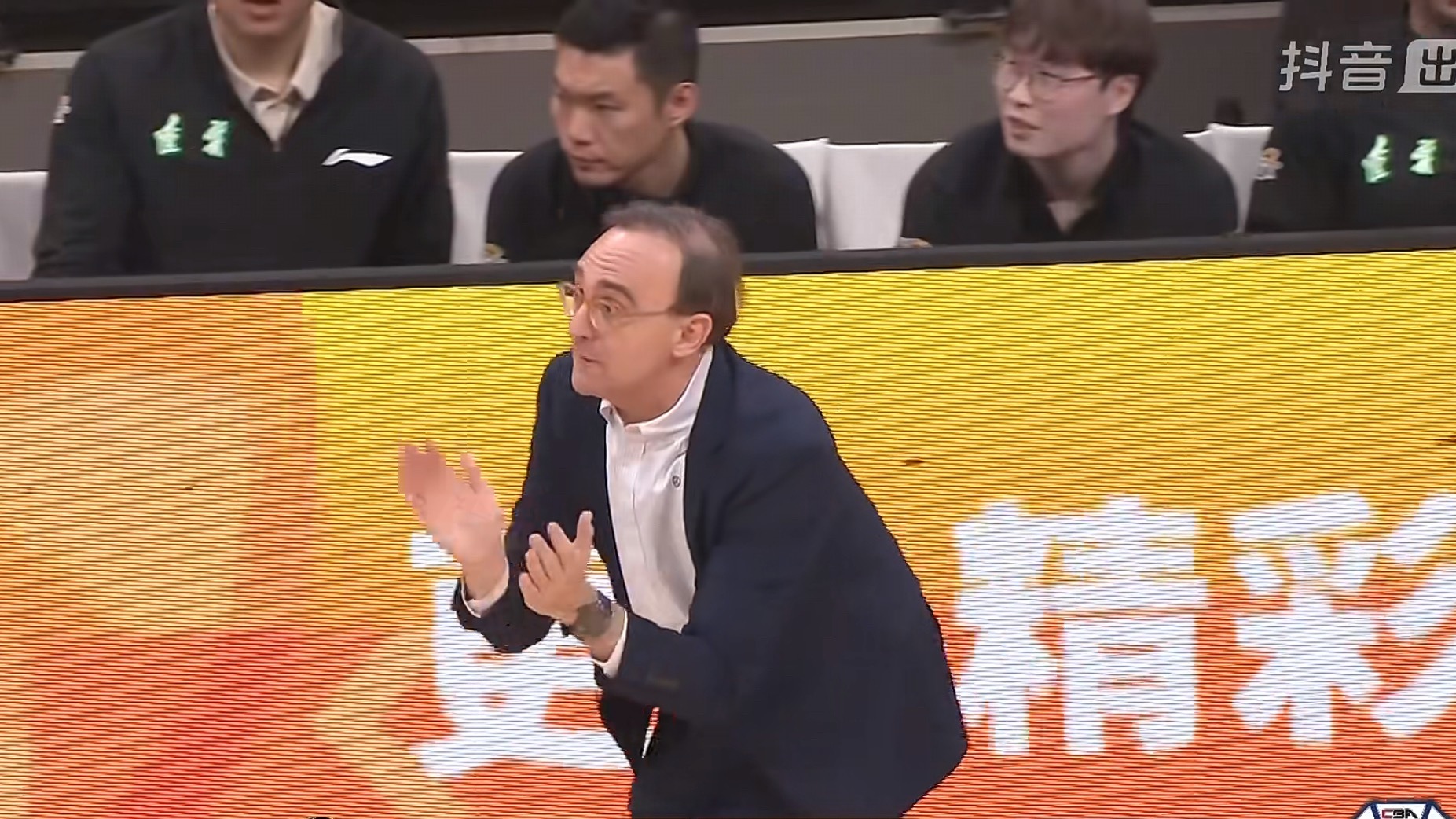 赛后新闻发布会乌戈洛佩斯大赞二哥李晓旭洛佩斯说：我在很多联赛都执教过，在西班牙，