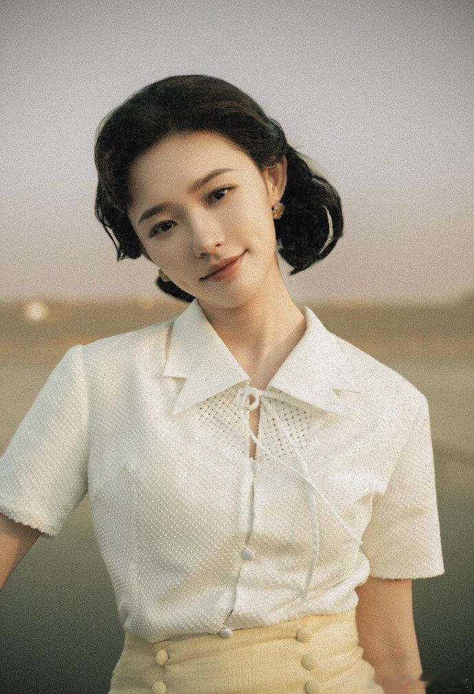 林允夸丞磊的审美好 林允夸丞磊的审美好，很会出片啊！ 林允晒丞磊拍的照片 ​​​