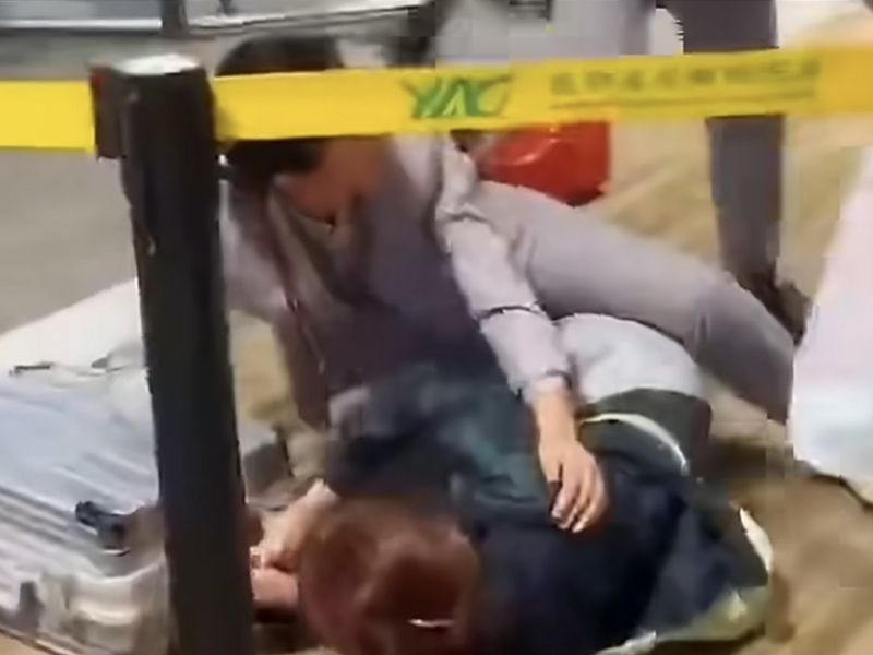 #祥鹏航空回应旅客地服冲突#【祥鹏航空回应“旅客与地服起冲突”：其行李超规，正配