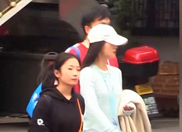 蓝盈莹与男友约会被拍！男方长相普通是圈外人，早已见过双方父母