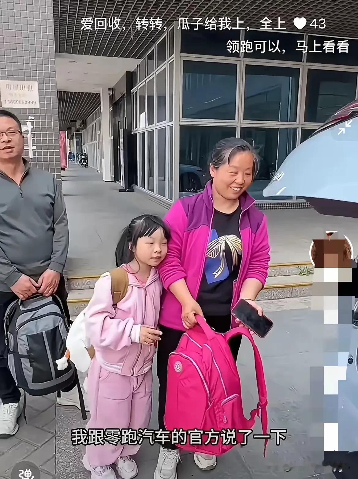 穷到喝胆汁治病！9岁女孩5次手术花巨款，街头卖烤肠遇贵人，陌生大哥直接转5万。